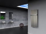 Badheizkörper Design Peking 2, HxB: 120 x 47 cm, 799 Watt Edelstahloptik + 1 Handtuchhalter (50mm) (Marke: Szagato) Made in Germany / Top-verarbeiteter Bad und Wohnraum-Heizkörper (Mittelanschluss) -